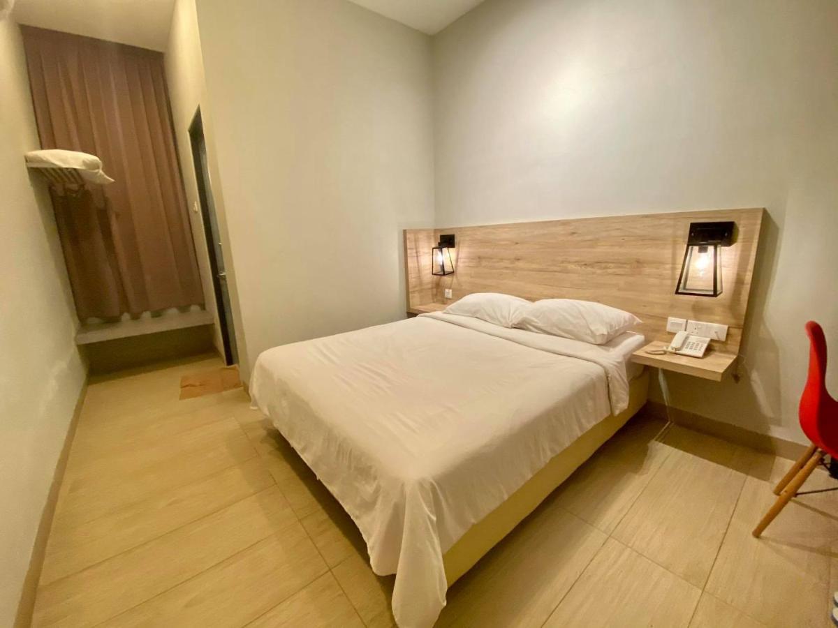 Wan Loong Hotel Pontian Kecil Esterno foto